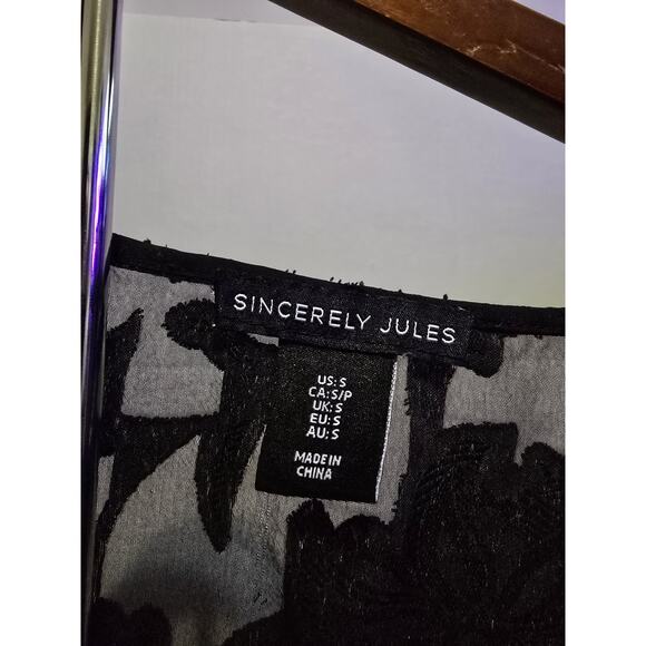 Sincerely Jules Women's Black Sheer Floral Lace Blouse Size S Long Sleeve V-Neck - Picture 3 of 3